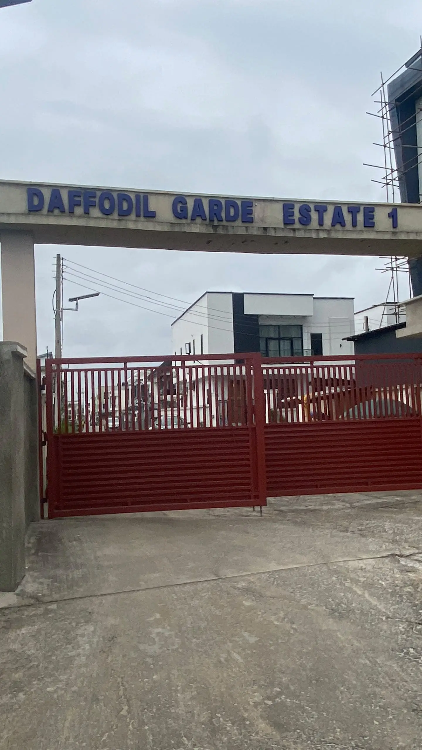 The entrance gate to Daffodil Gardens Estate.